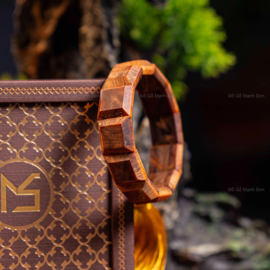 Alternative view of VÒNG TAY GỖ HOÀNG ĐÀN TUYẾT LẠNG SƠN HẠT BẸT